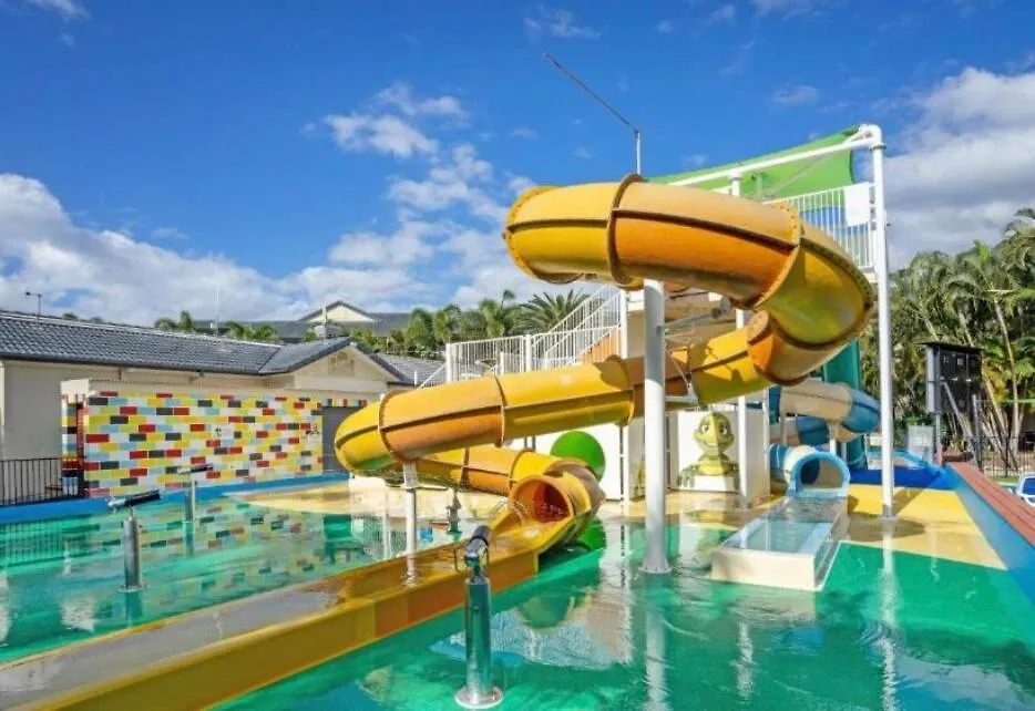 Ultimate Resort Getaway Pools, Waterslides And Steps From The Beach Gold Coast 0*,