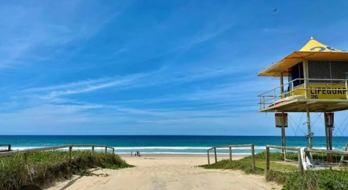 Ultimate Resort Getaway Pools, Waterslides And Steps From The Beach Gold Coast Apartment