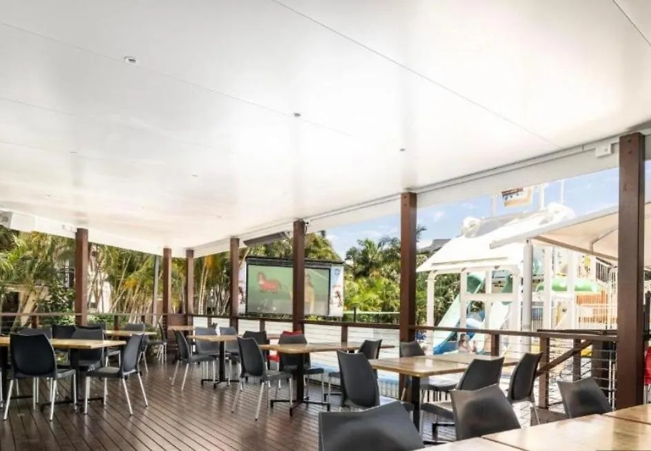 Ultimate Resort Getaway Pools, Waterslides And Steps From The Beach Gold Coast Apartment