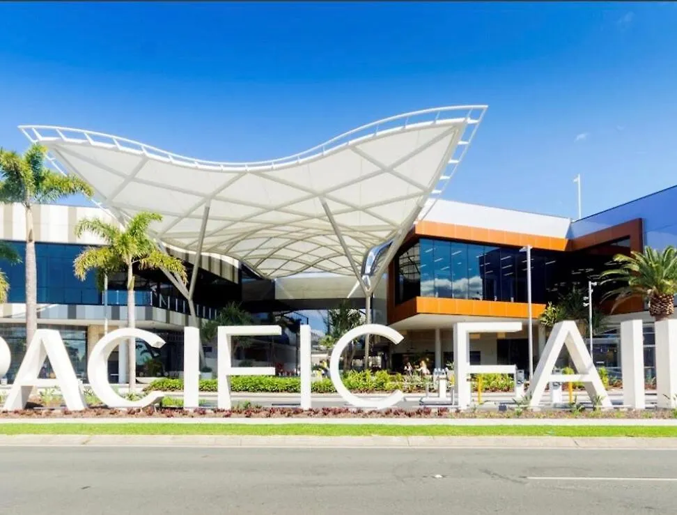 Ultimate Resort Getaway Pools, Waterslides And Steps From The Beach Gold Coast