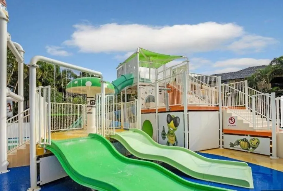 Ultimate Resort Getaway Pools, Waterslides And Steps From The Beach Gold Coast Apartment